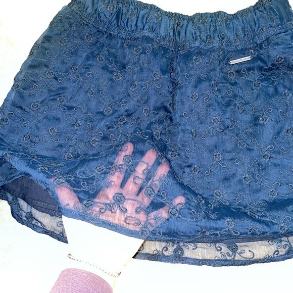 A&F Miniskirt with Chiffon - Picture 6 of 6